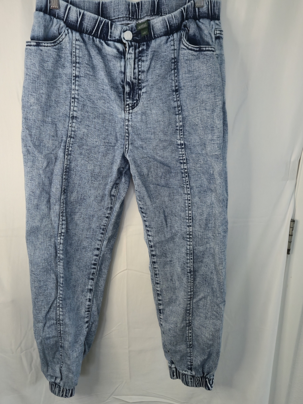 Wild Fable stone wash Denim joggers jeans M, Vertical Front Seam. 0898